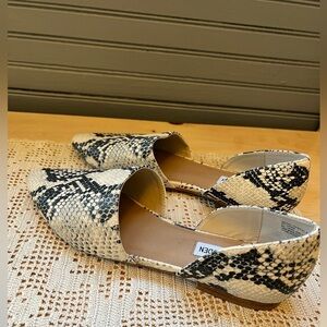 Steve Madden Flats Womens Size 8.5 Sneake Print